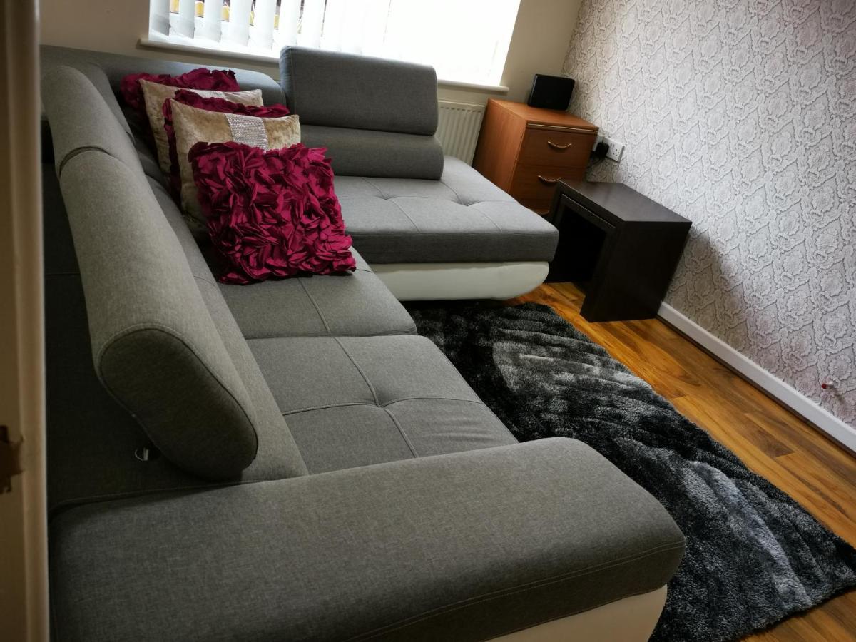Brigstock Holidays House Manchester Esterno foto