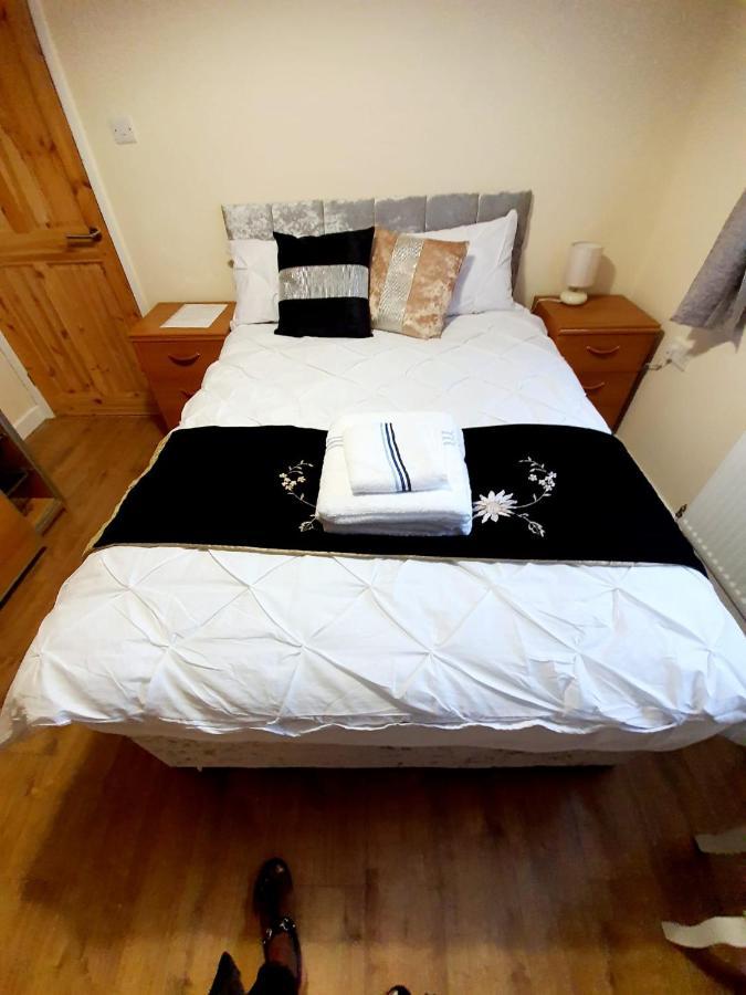 Brigstock Holidays House Manchester Esterno foto