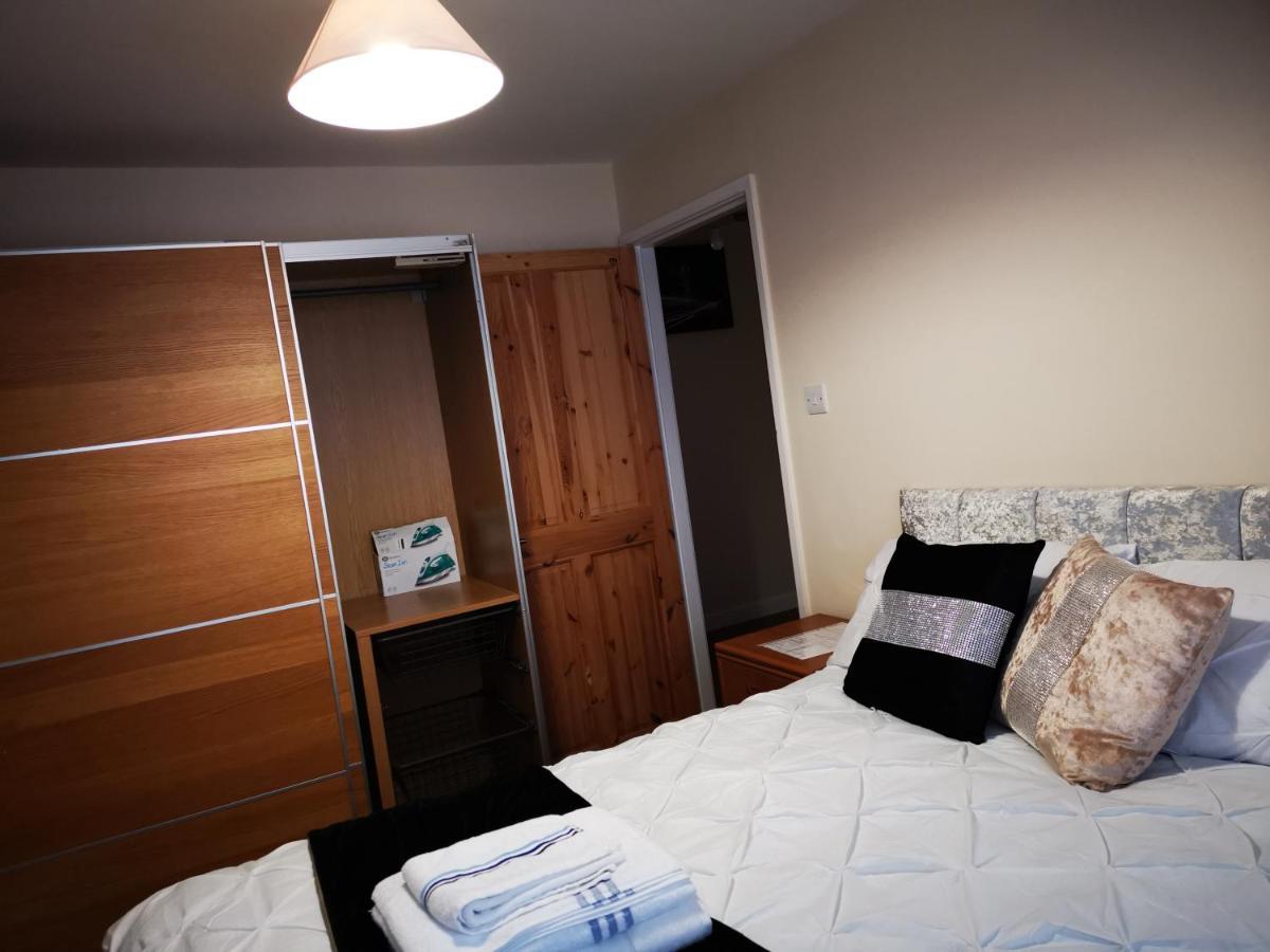 Brigstock Holidays House Manchester Esterno foto