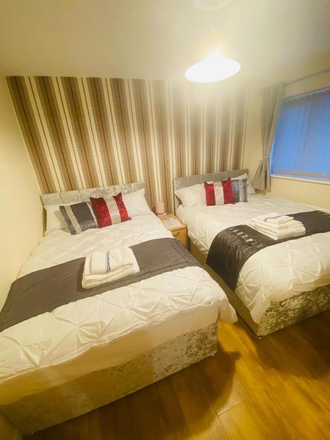 Brigstock Holidays House Manchester Esterno foto